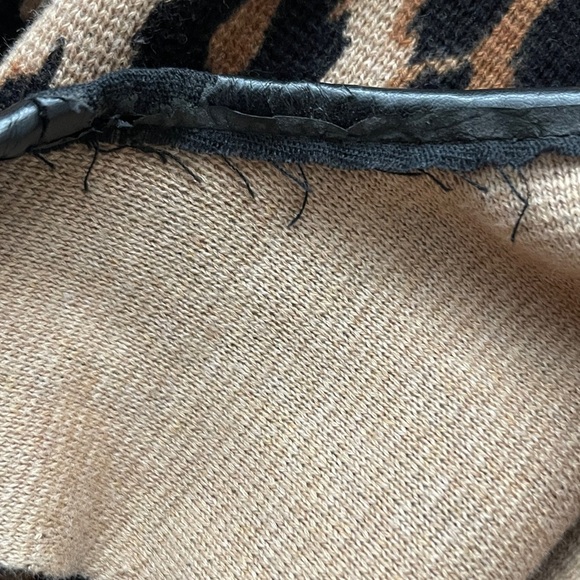 Chico’s Faux Leather Trim Longline Cardigan Vest Size 1 100% Cotton Animal Print - Picture 7 of 8